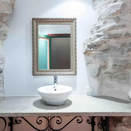 Exclusive House In Old